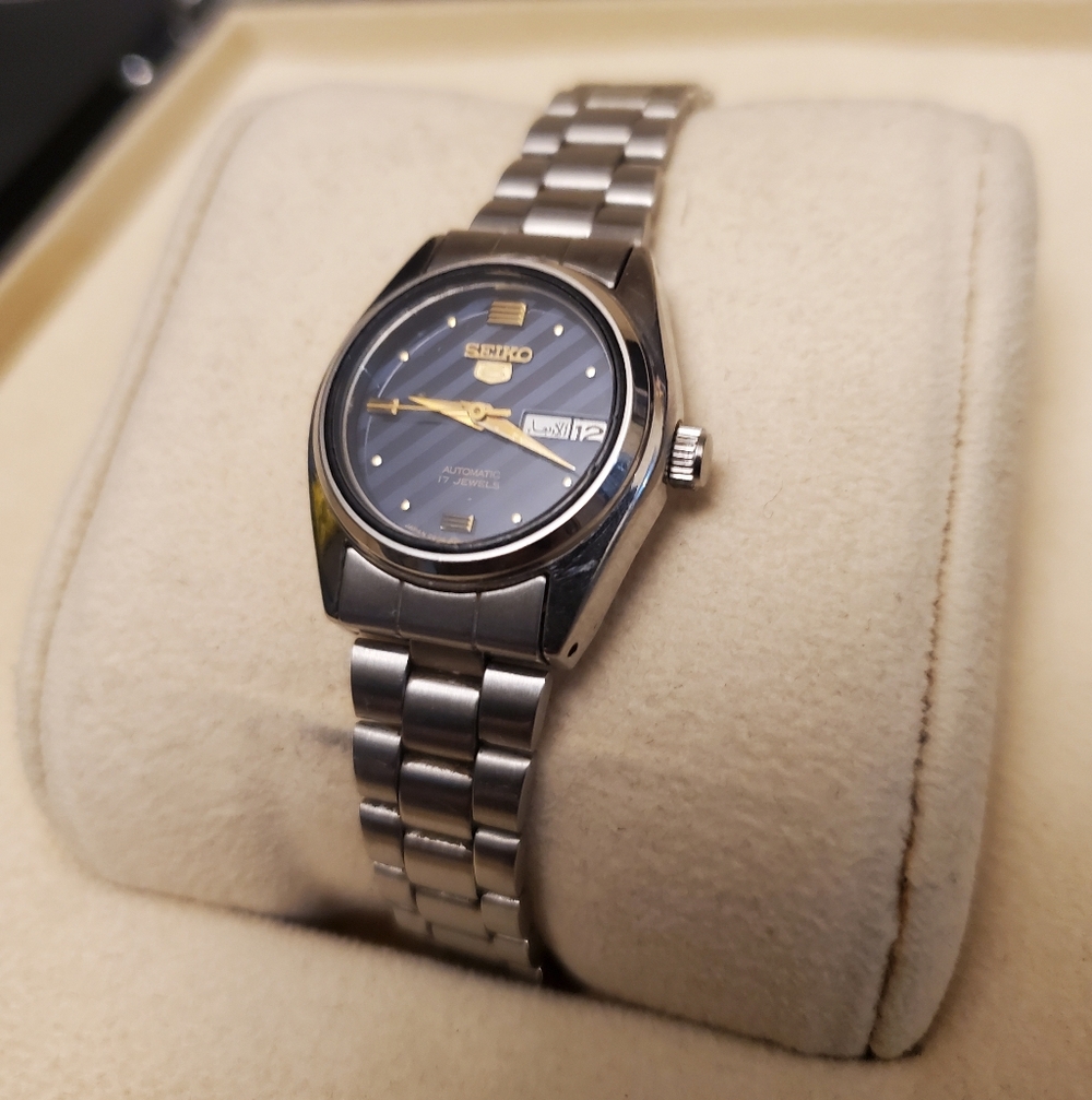 Vintage Ladies Seiko Automatic Watch With Arabic And English Day